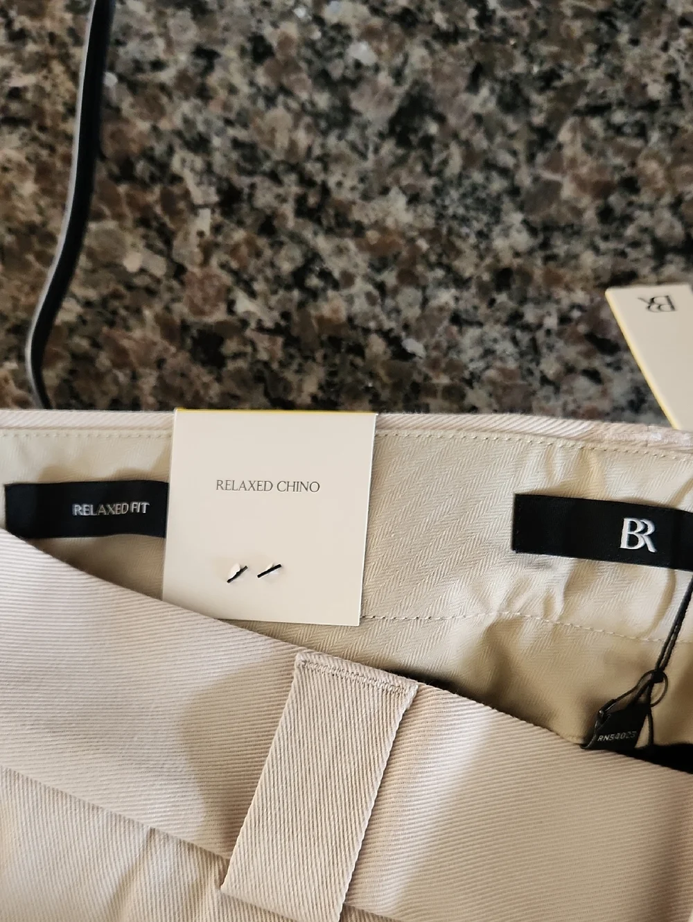 Banana Republic Men's Beige Twill Pants - Size 32